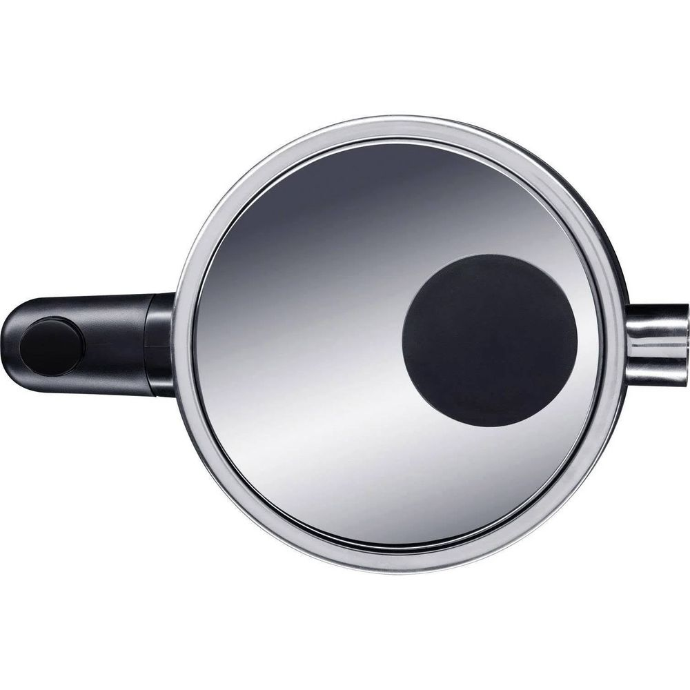Bovenaanzicht van een metalen pannendeksel met zwarte handgreep en knop.