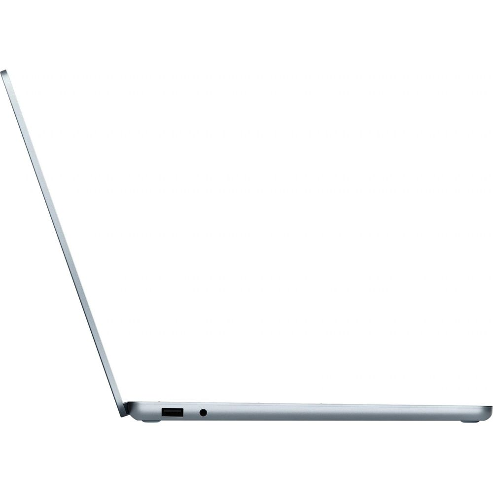 Ein hellgraues MacBook von der Seite mit geöffnetem Bildschirm.