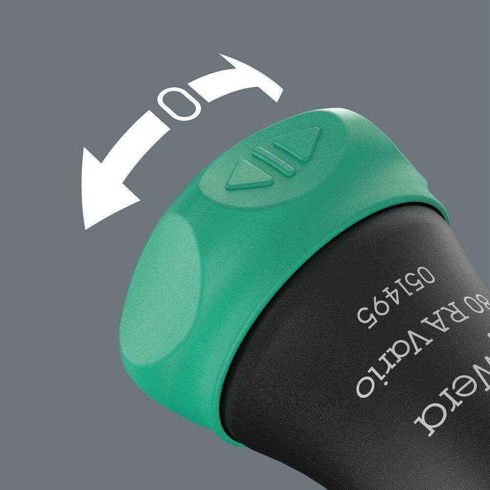 Zielony uchwyt ze strzałkami wskazującymi obrót. Czarny trzon z tekstem.