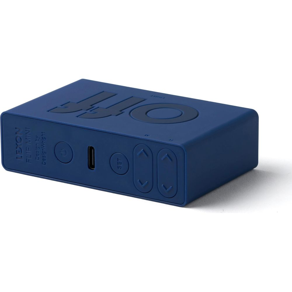 Una sveglia digitale blu scuro con logo "OFF" in cima.