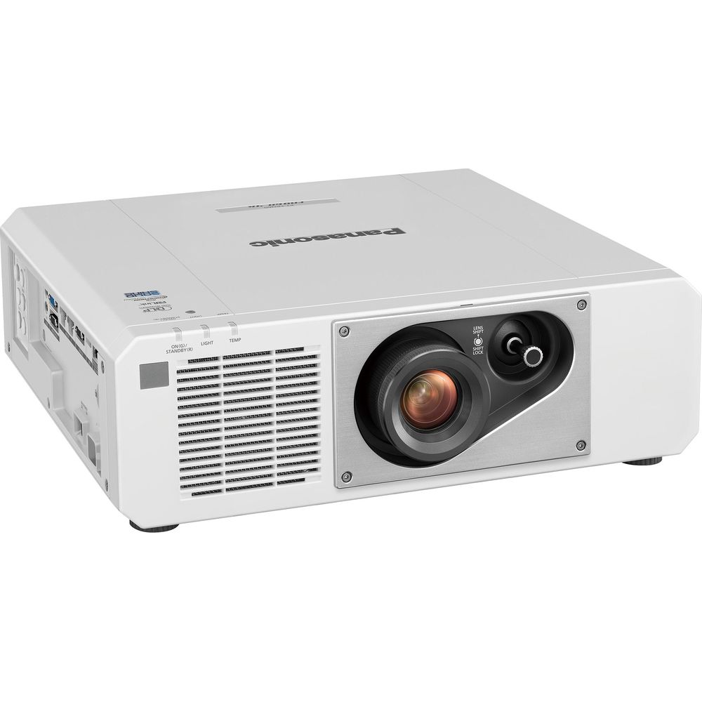 Ein weißer Panasonic-Projektor mit Linse und Lüftungsschlitzen.