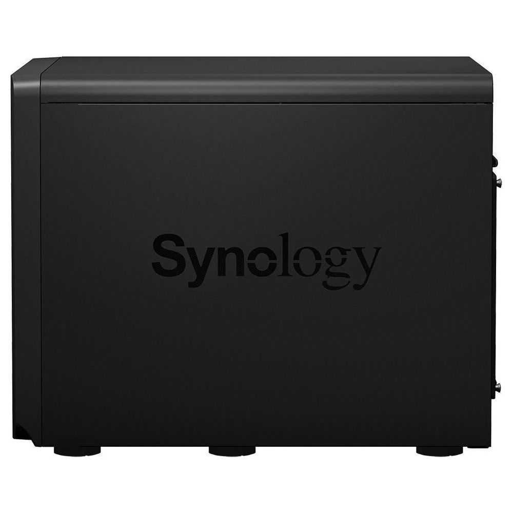 Un dispositivo NAS Synology nero con il logo sul davanti.