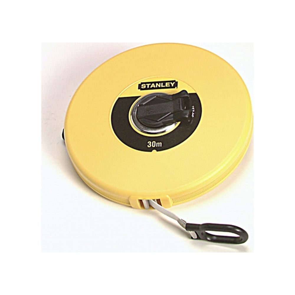 Żółta taśma miernicza Stanley z oznaczeniem 30m i czarnym uchwytem.