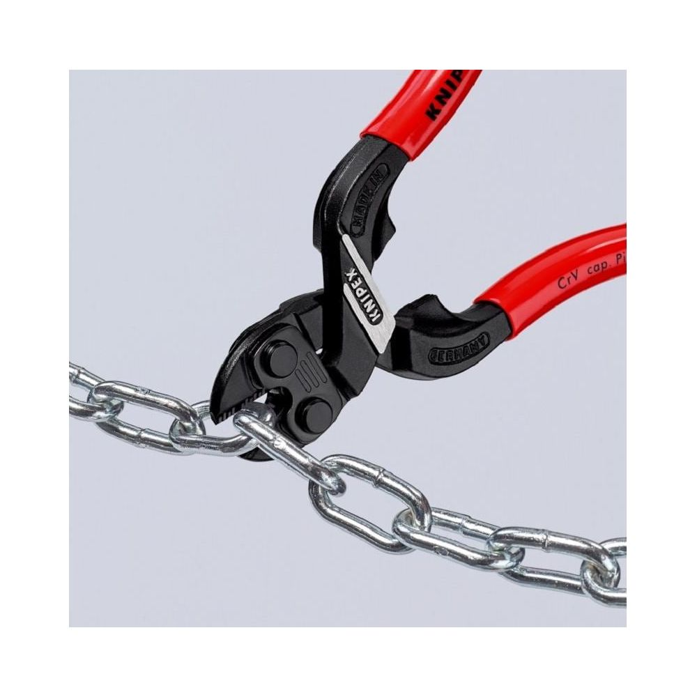 Pinze rosse tagliano catena argento. Logo Knipex su manico nero.