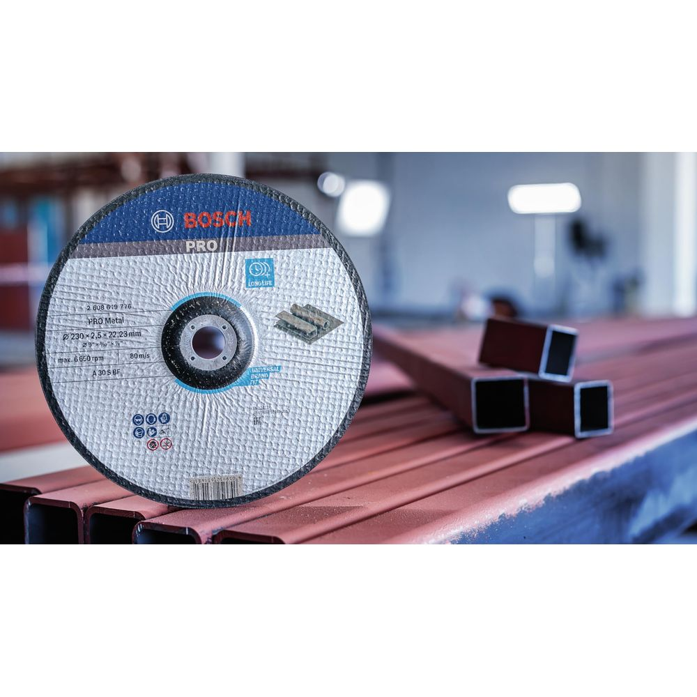 Bosch metal kesme diski, ø 230 mm, etiketli ve metal borulu.