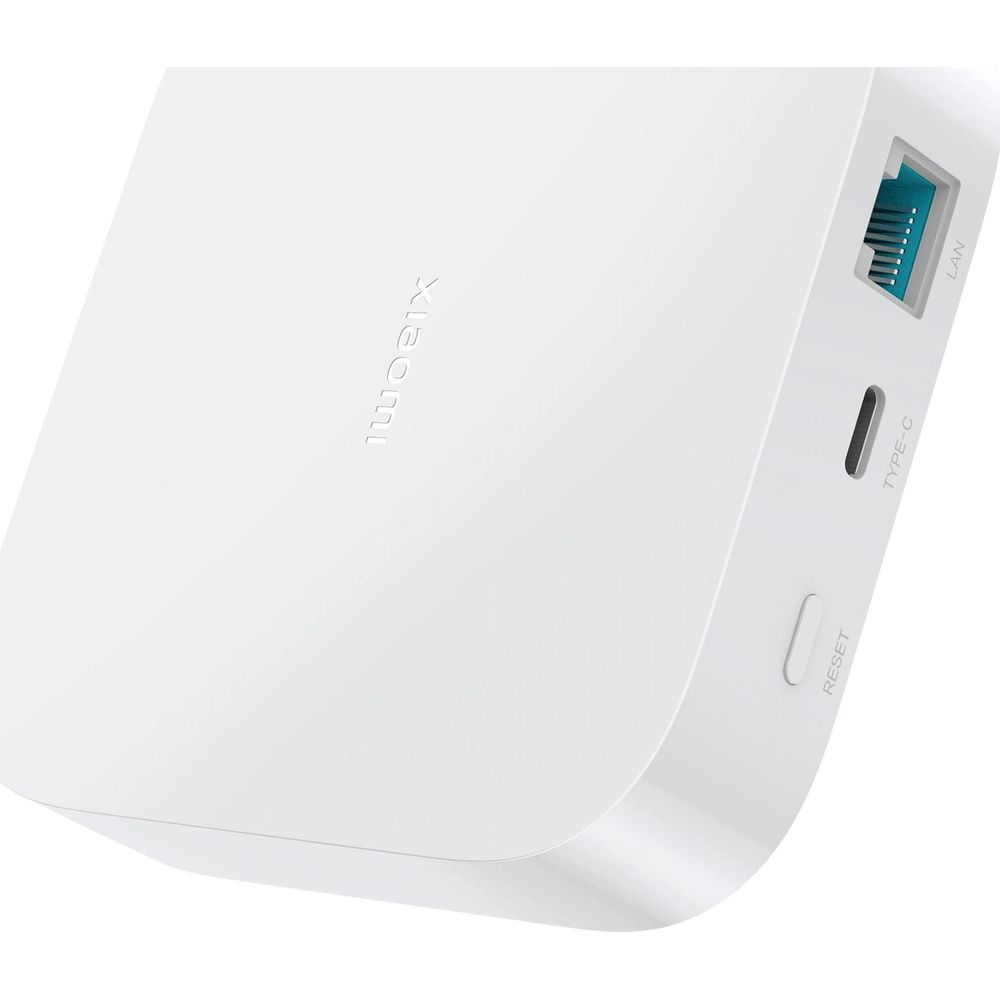 Białe urządzenie Xiaomi z portami LAN, Type-C i reset.
