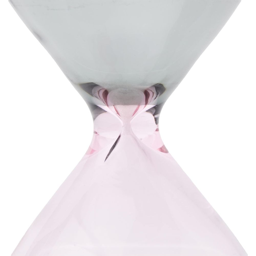 Nahaufnahme eines rosafarbenen Glas-Sanduhr-Mittelteils mit silbernem Glanz.