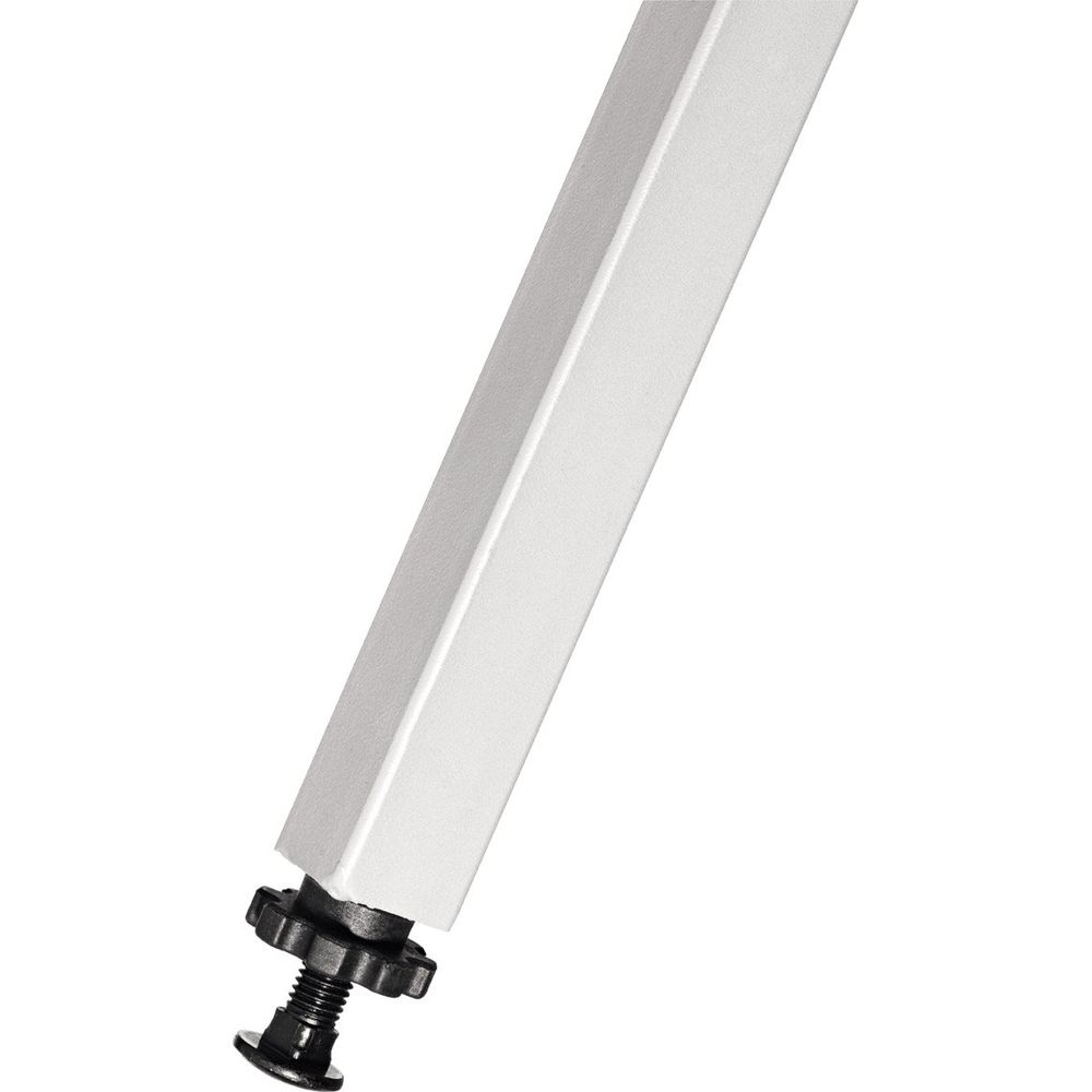 Ein weißer Metallfuß mit schwarzem Stellrad und Schraube.