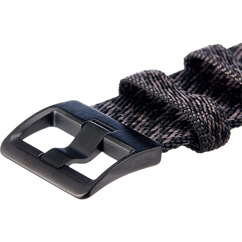 Schwarze Metallschnalle mit gewebtem Armband, Nahaufnahme.
