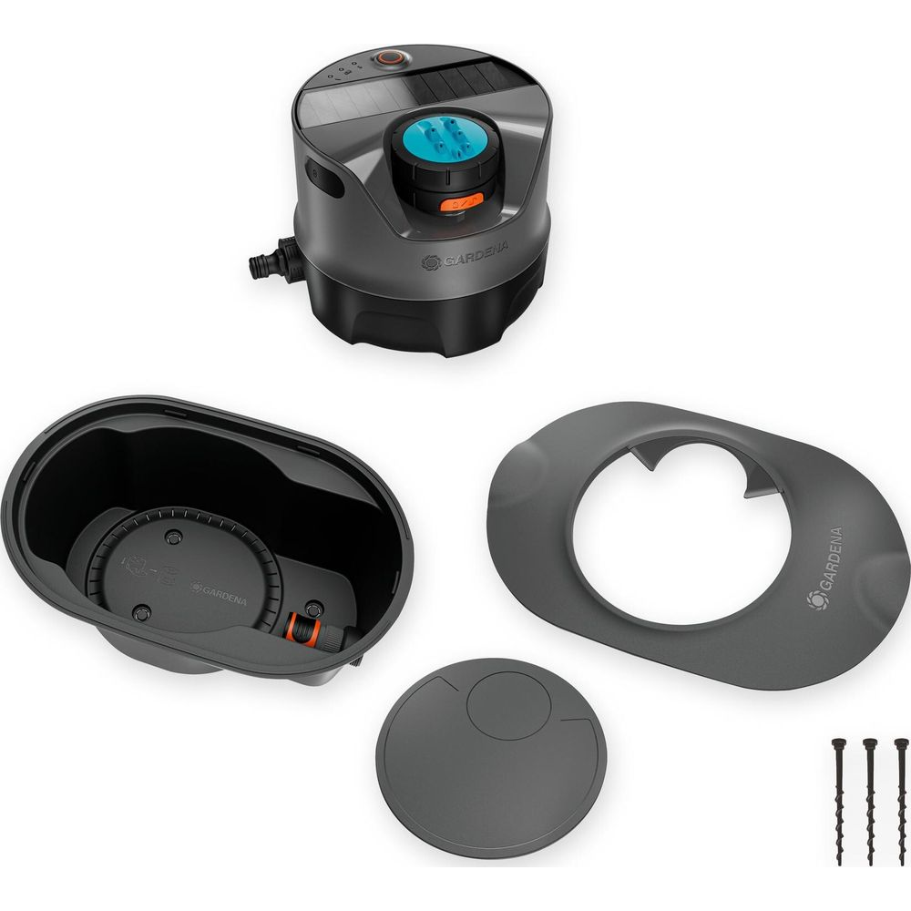 Gardena Rasenmäherteile: Mähroboter, Basis, Ring, Deckel und Heringe.
