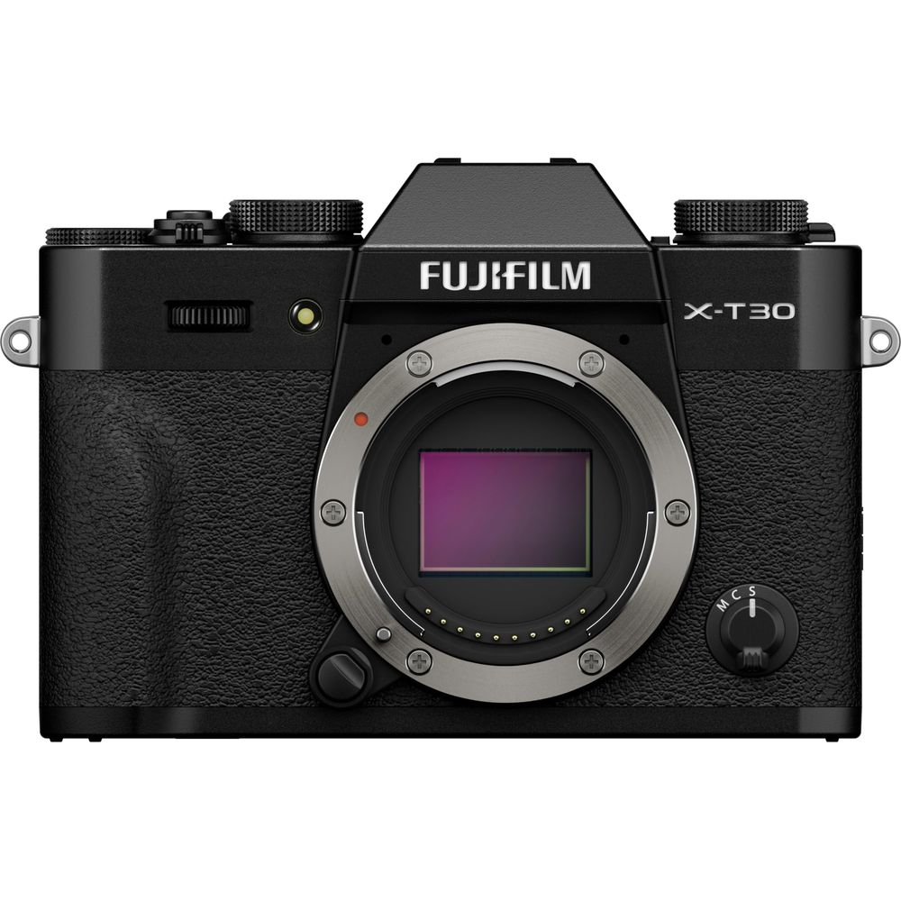Schwarze Fujifilm X-T30 Digitalkamera mit silbernem Objektivbajonett.