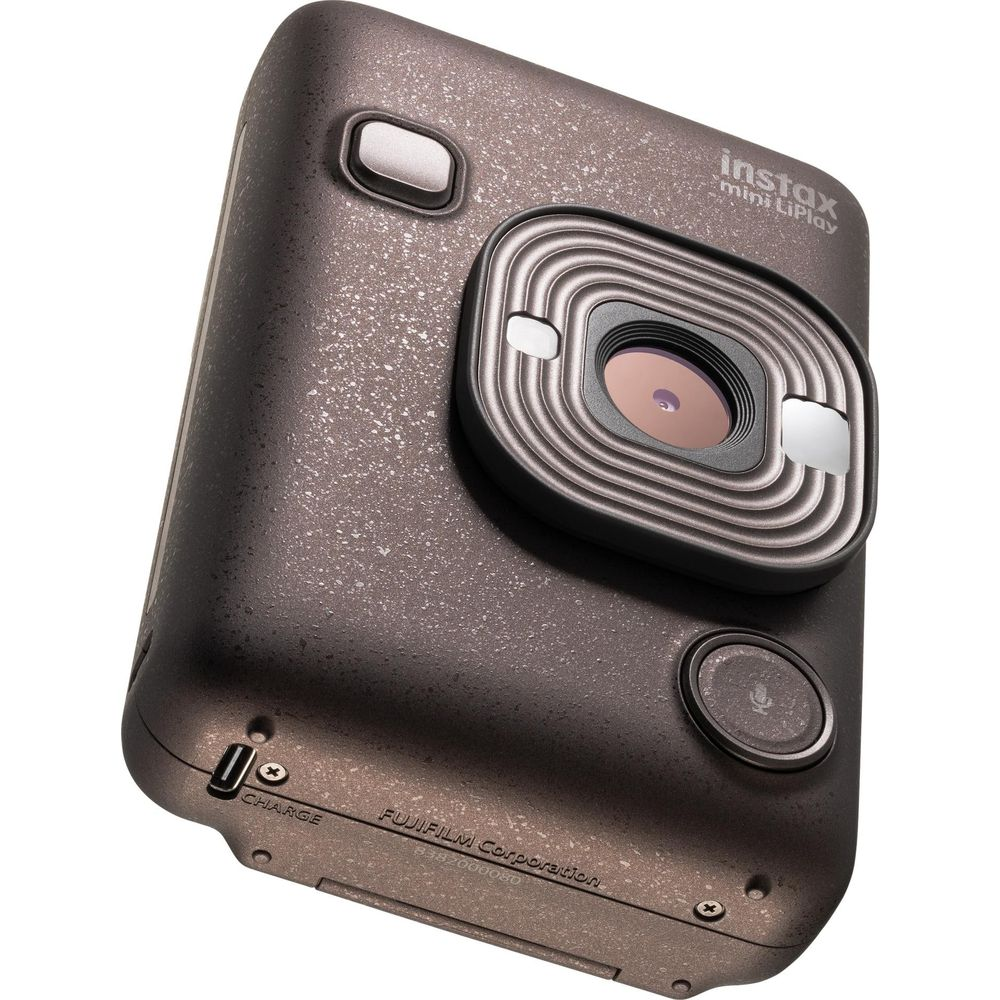 Dunkle Instax Mini LiPlay Kamera mit silbernen Sprenkeln und Objektiv.