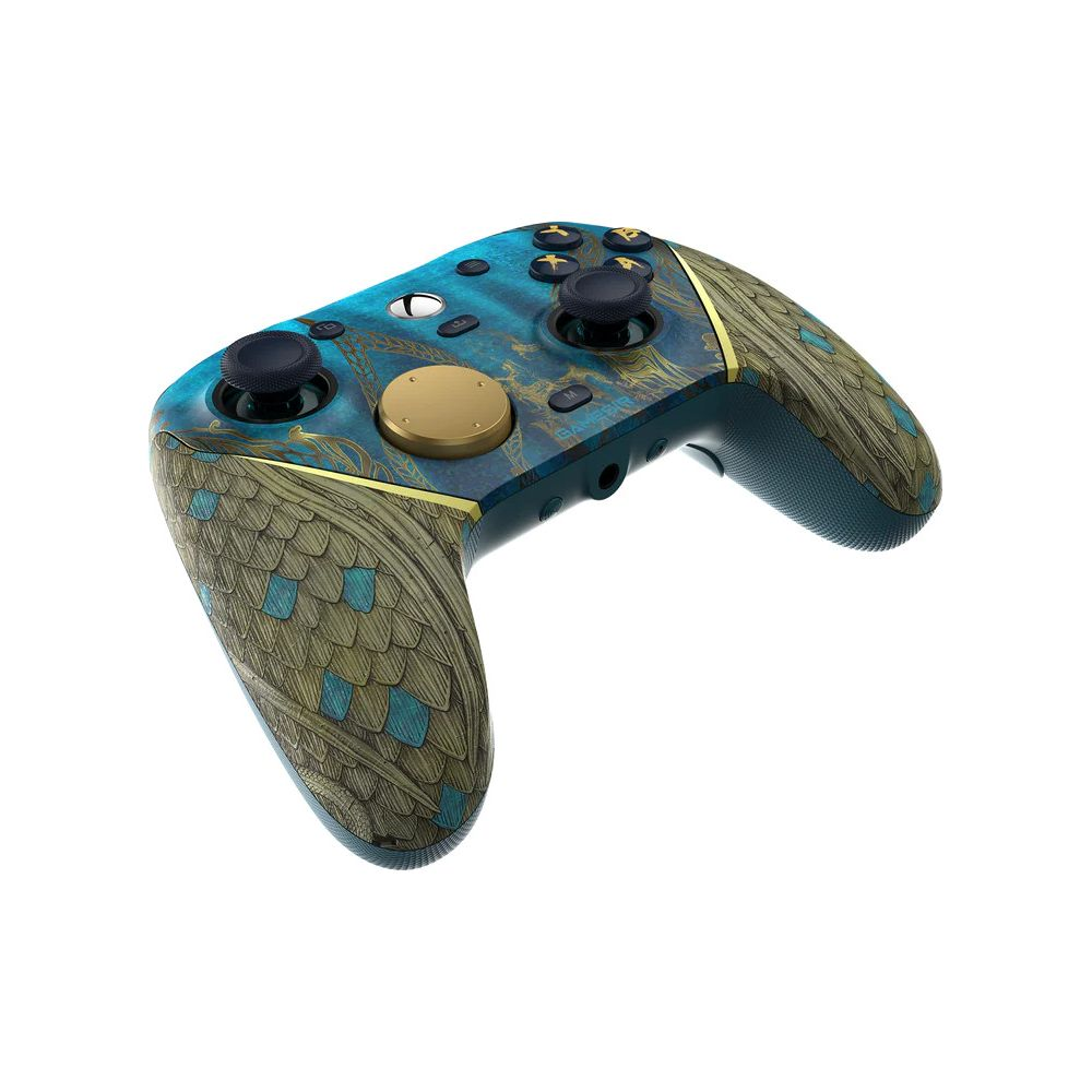 Un controller blu e oro con design ad ala di piuma su sfondo bianco.
