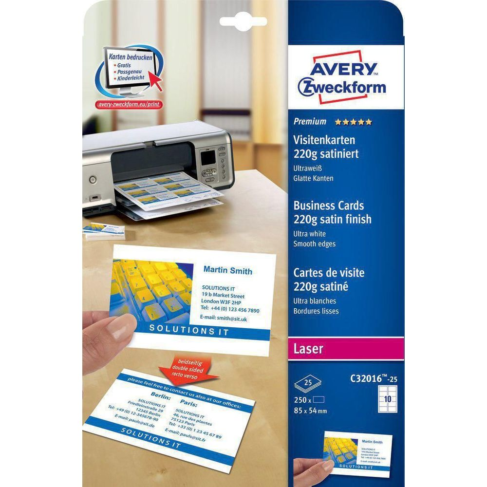 Avery Zweckform Visitenkarten werden von einem Drucker gedruckt. Detailansicht einer Hand.