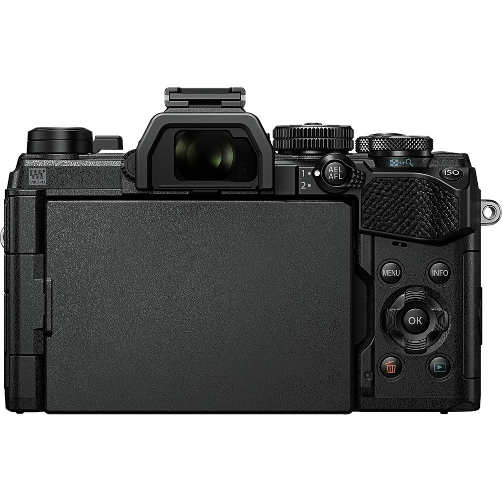 Achterkant van een zwarte digitale camera met zoeker, scherm en bedieningsknoppen.