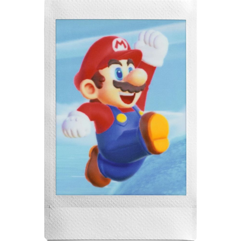 Mario w czerwonym i niebieskim skacze w powietrzu, z niebieskim niebem w tle.