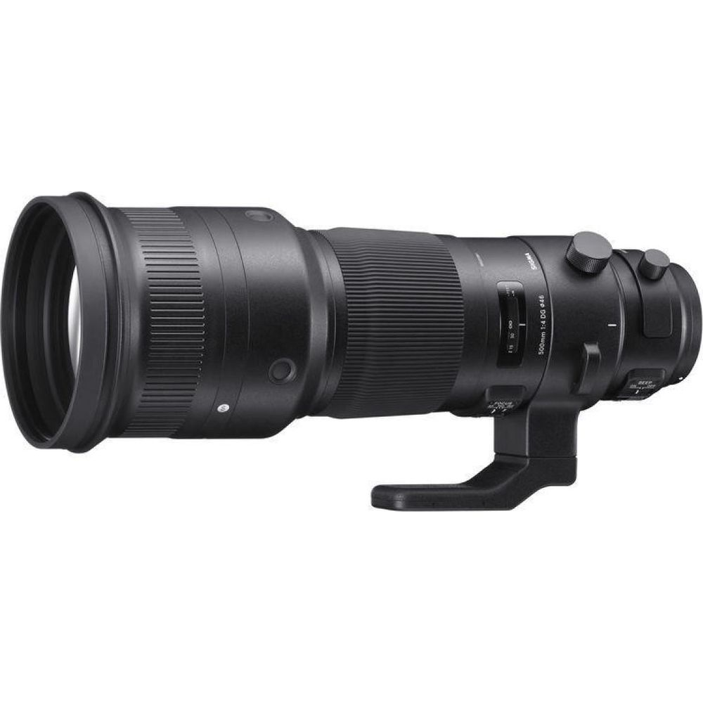 Un obiettivo Sigma 500mm 1:4 DG OS HSM nero con attacco treppiede.
