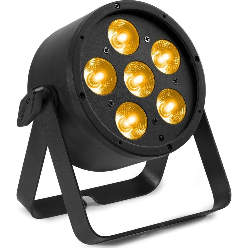 Un foco negro con seis luces amarillas sobre un soporte.