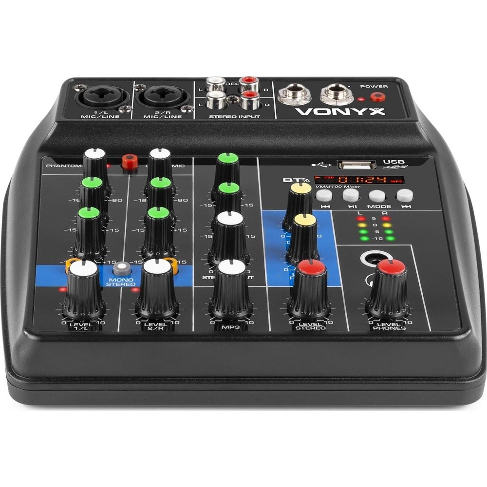 Una mesa de mezclas Vonyx VMM100 negra con muchos mandos y entradas.