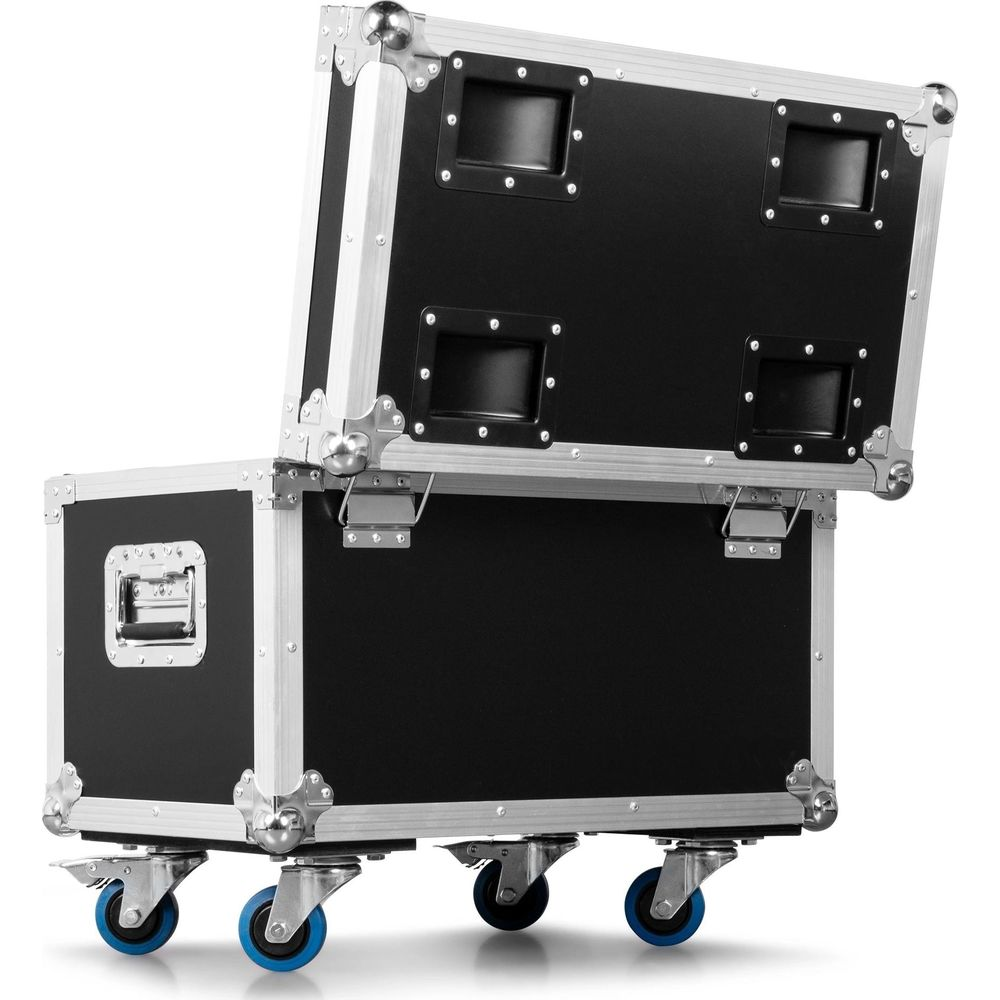 Dos flight cases negros con borde plateado y ruedas.