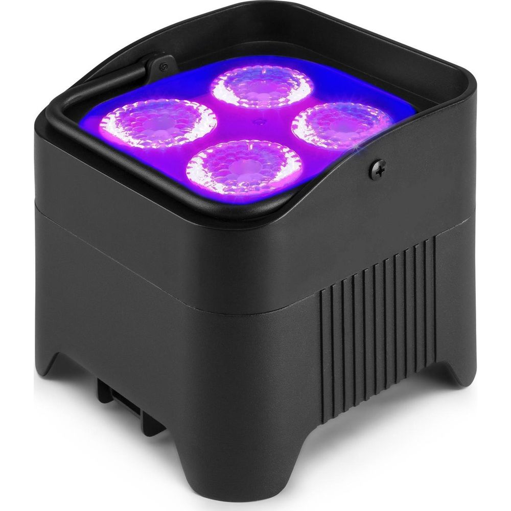 Una luz negra con cuatro LEDs púrpuras, sobre fondo blanco.