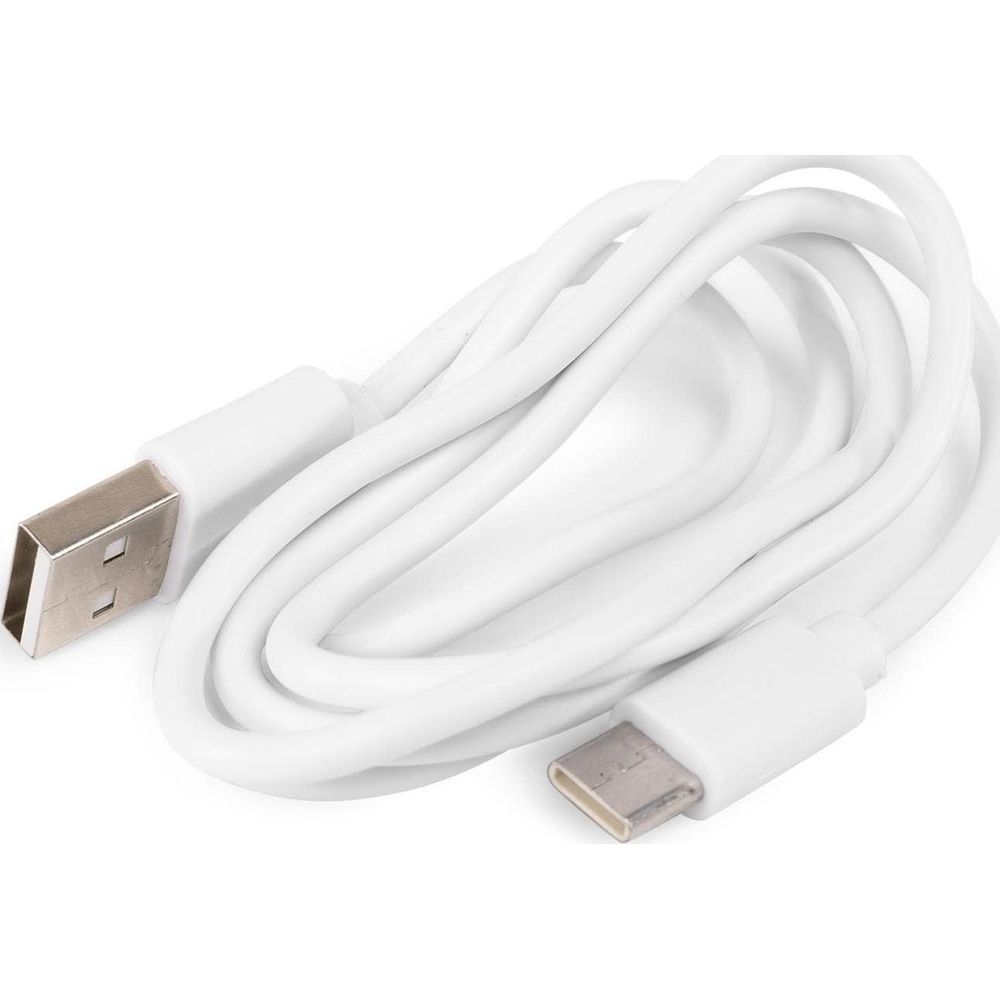 Un cable USB-A a USB-C blanco yace sobre un fondo blanco.