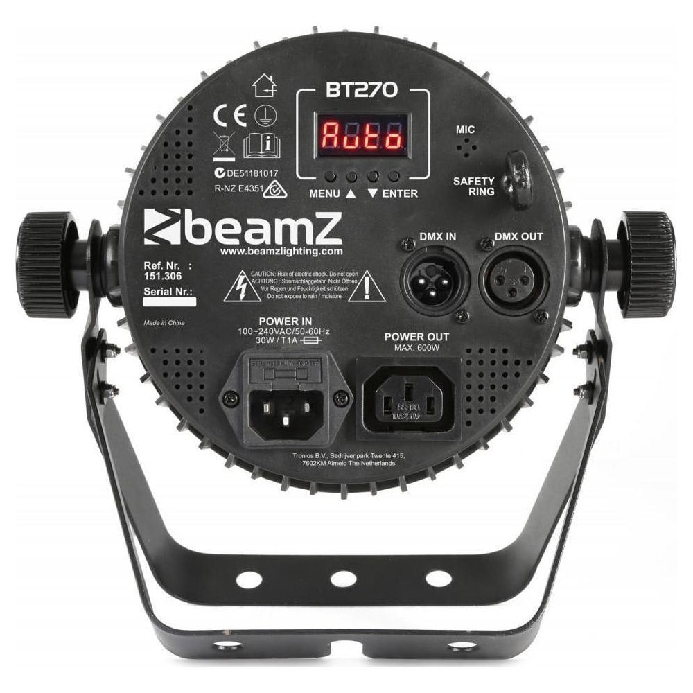 Parte trasera de un dispositivo de iluminación BT270 BeamZ con puertos e información.