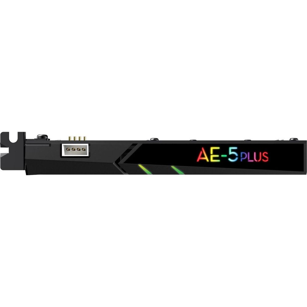 Schwarze Soundkarte mit RGB-Beleuchtung und "AE-5 PLUS"-Beschriftung.