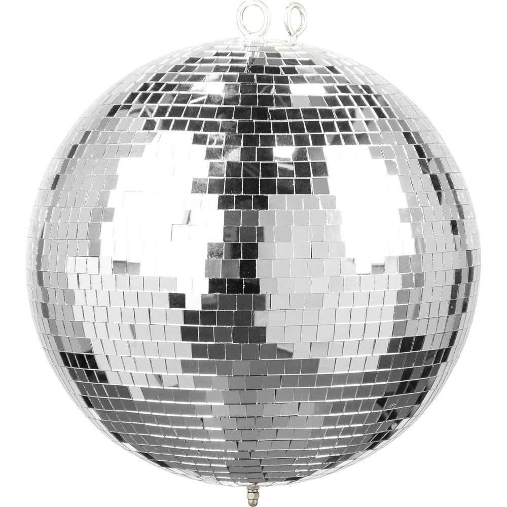 Una bola de discoteca plateada cubierta de pequeños cuadrados de espejo cuelga de una cadena.
