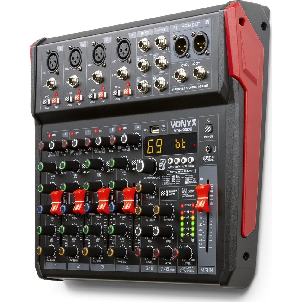 Un mezclador Vonyx VM-KG08 con detalles rojos y negros, con muchos diales y puertos.