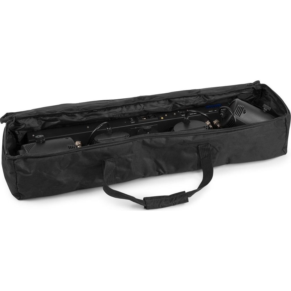 Bolsa de transporte negra con equipo de iluminación y cables negros dentro.
