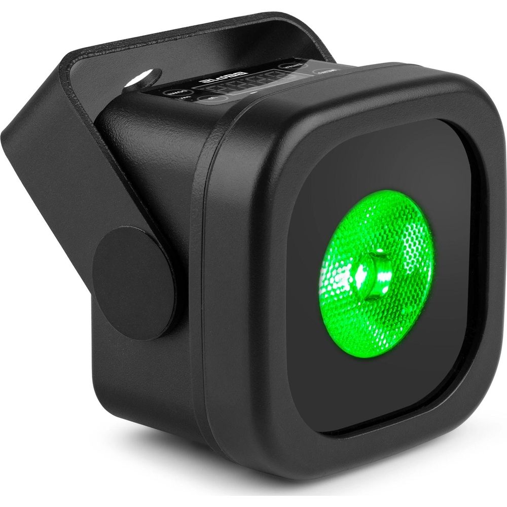 Un foco negro en forma de cubo con una luz LED verde brillante.