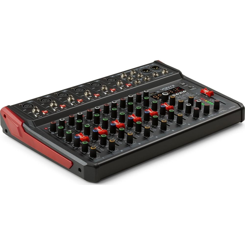Un mezclador de audio negro con detalles rojos, con numerosos botones y faders.