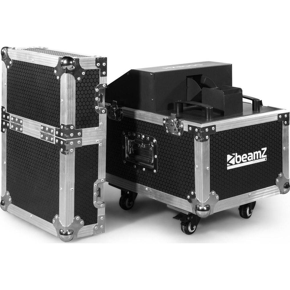 Dos flight cases negros con bordes y asas metálicas plateadas, uno con ruedas.