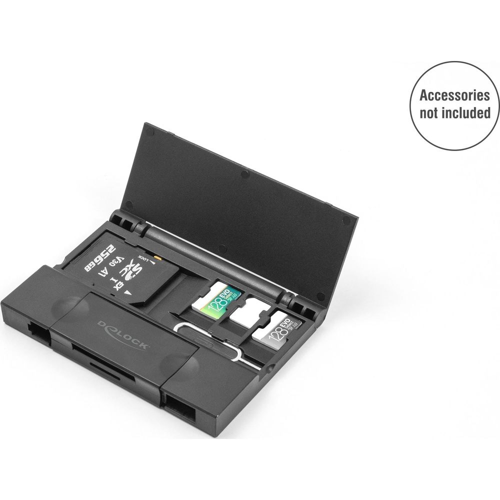 Un lettore di schede nero con schede SD e micro SD e uno strumento SIM.