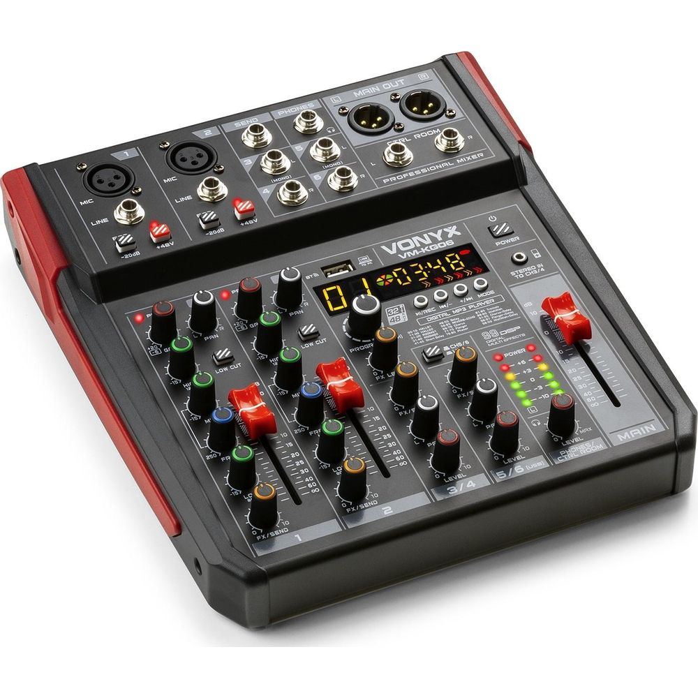 Una mesa de mezclas de audio Vonyx VM-KG06 negra con detalles rojos.