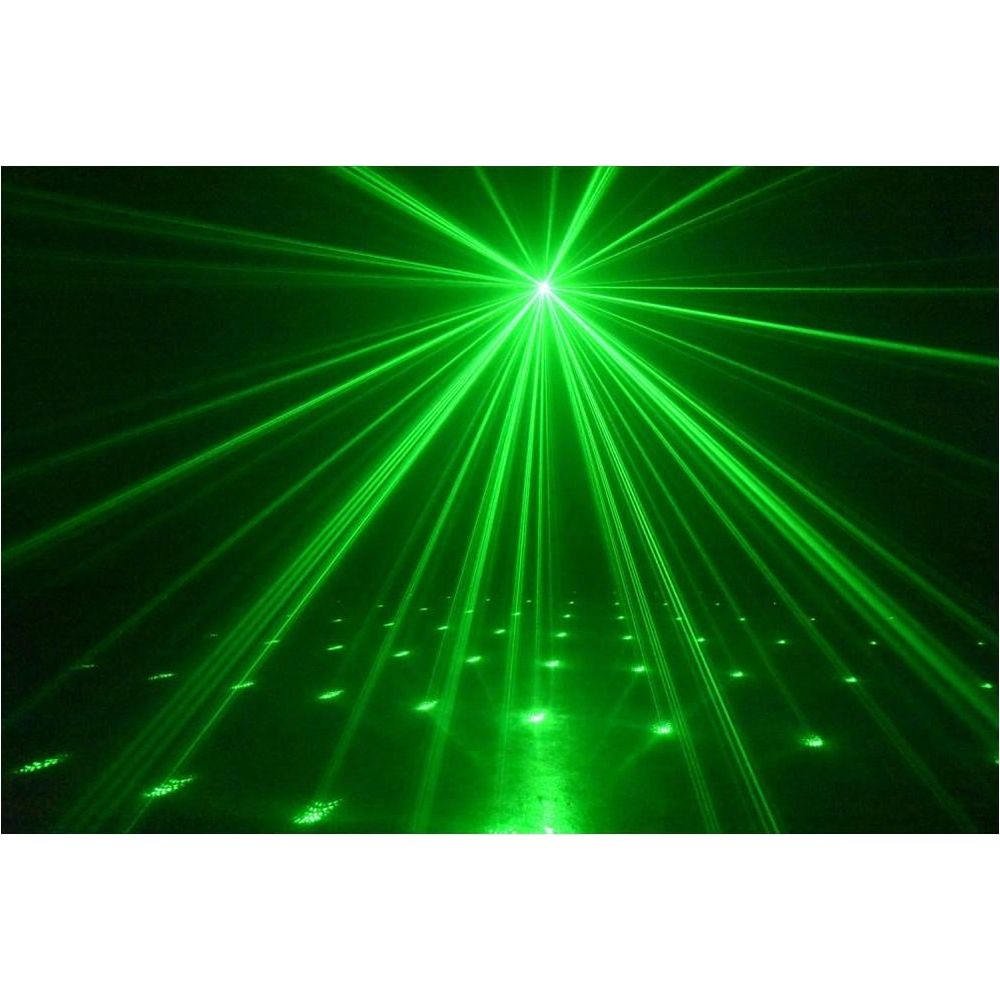 Rayos láser verdes se abren desde un punto brillante, iluminando puntos en el suelo.