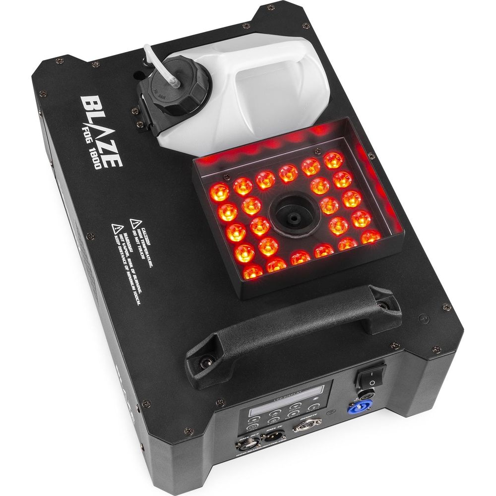 Máquina de humo negra con tanque blanco y luces rojas.