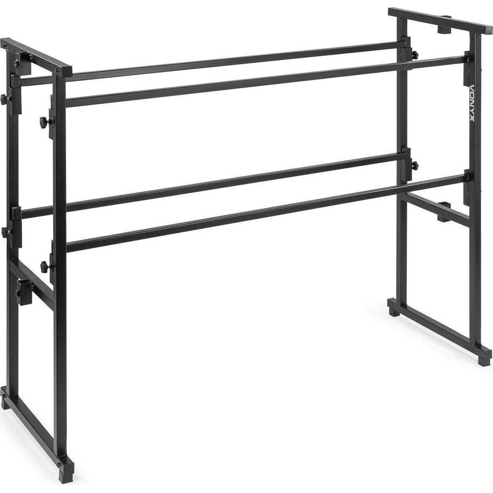 Un soporte negro y rectangular de dos niveles para micrófonos o instrumentos.