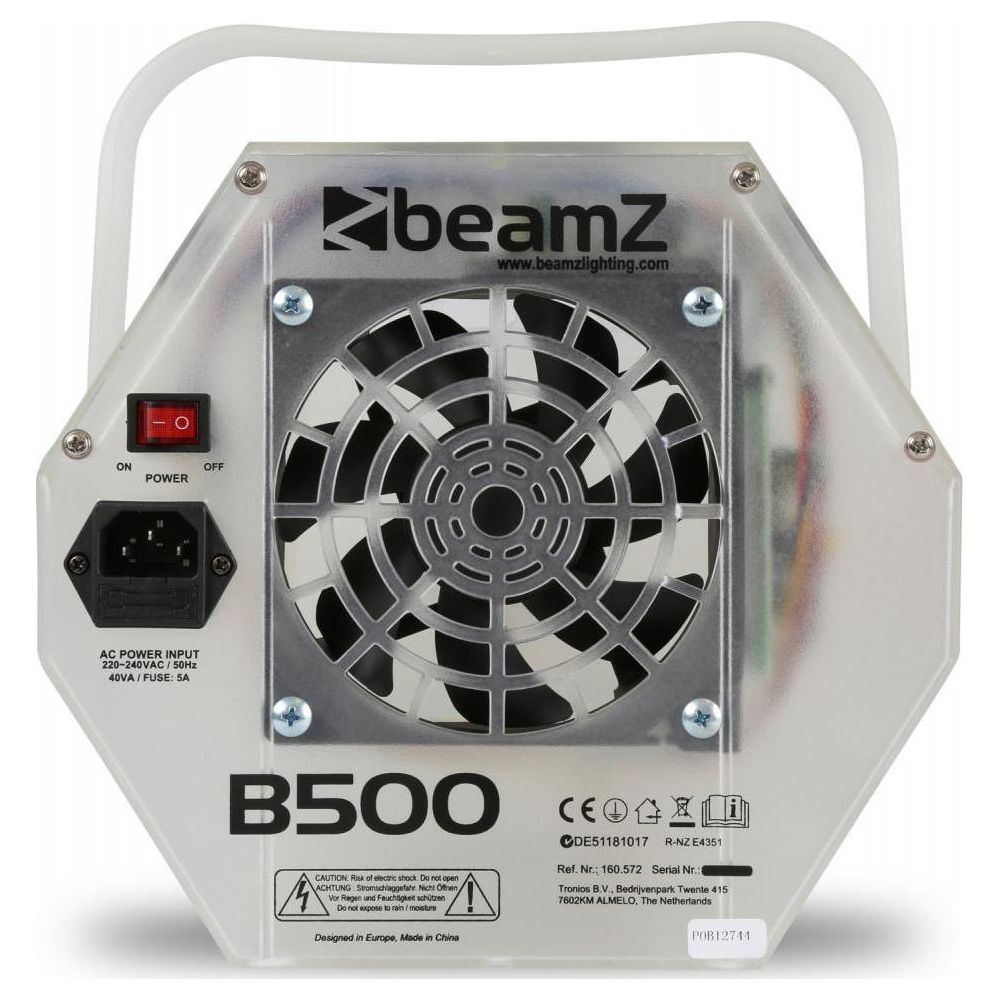 Parte trasera de un dispositivo BeamZ B500 con ventilador, interruptor, conectores y etiquetas.
