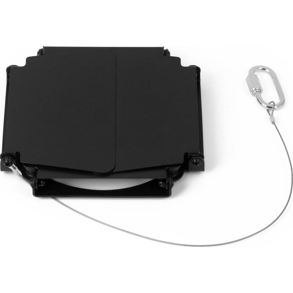 Un objeto negro y rectangular con un cable de alambre y un mosquetón metálico.