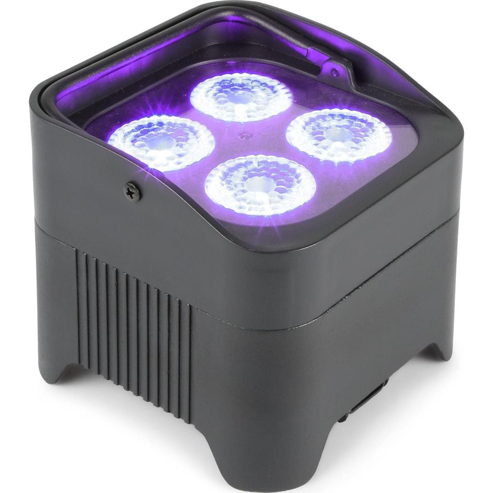 Un foco cúbico negro con cuatro LED blancos y borde morado.