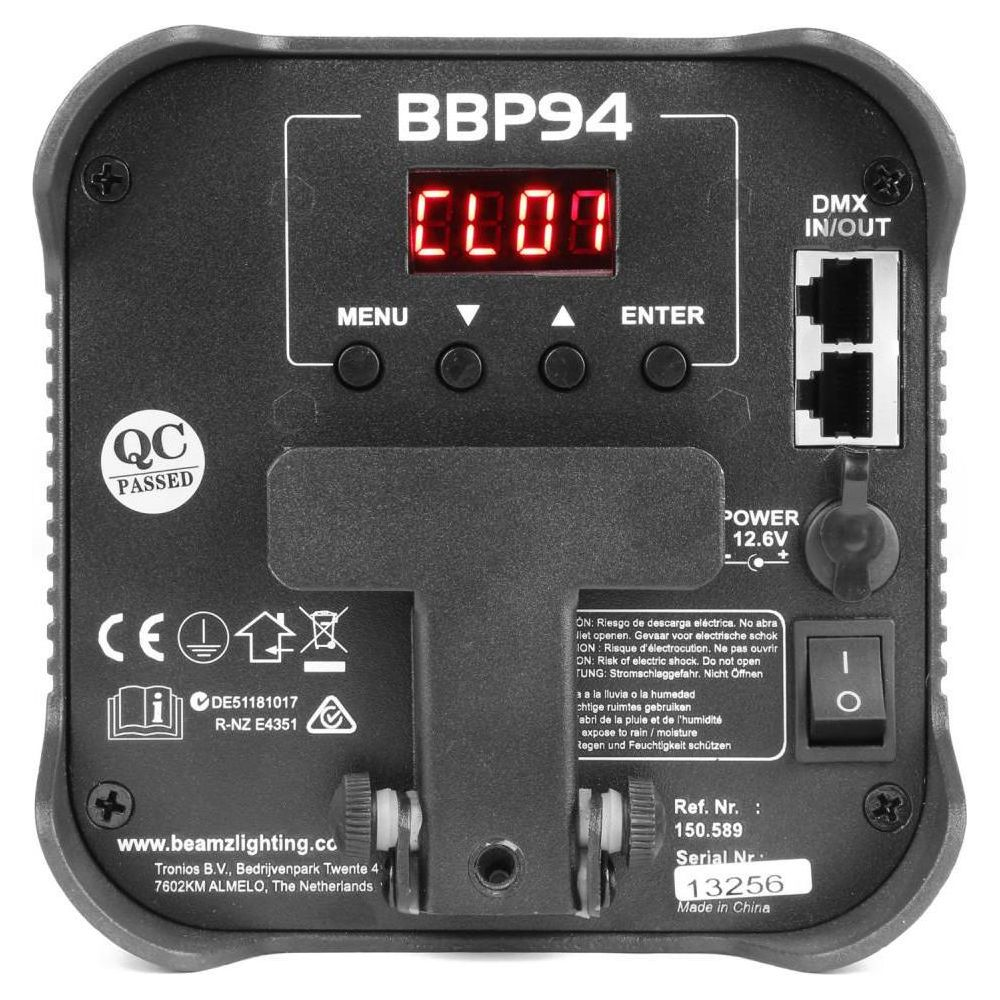 Reverso de un dispositivo BBP94 mostrando pantalla, botones y conectores.