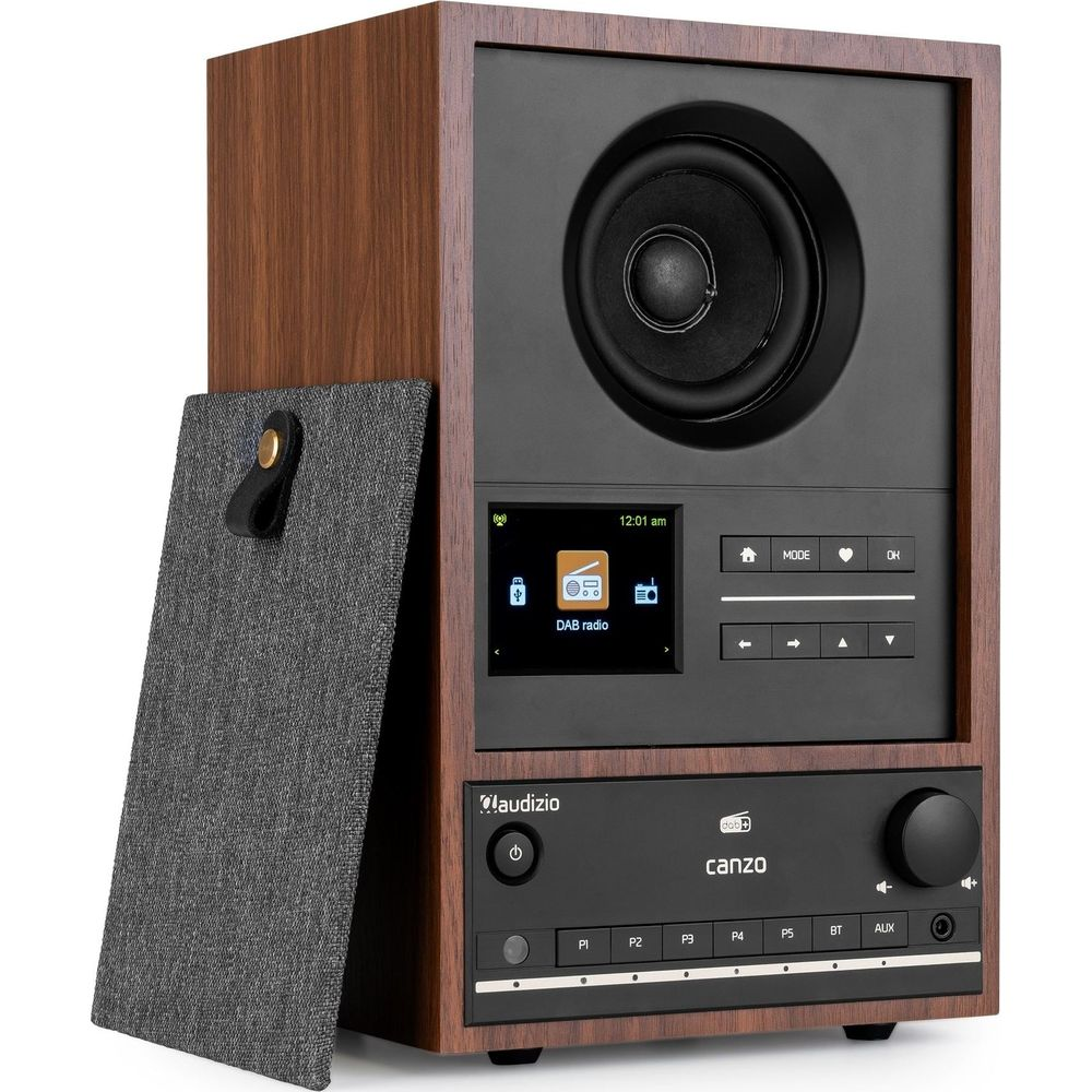 Una radio de madera con altavoz, pantalla y botones.