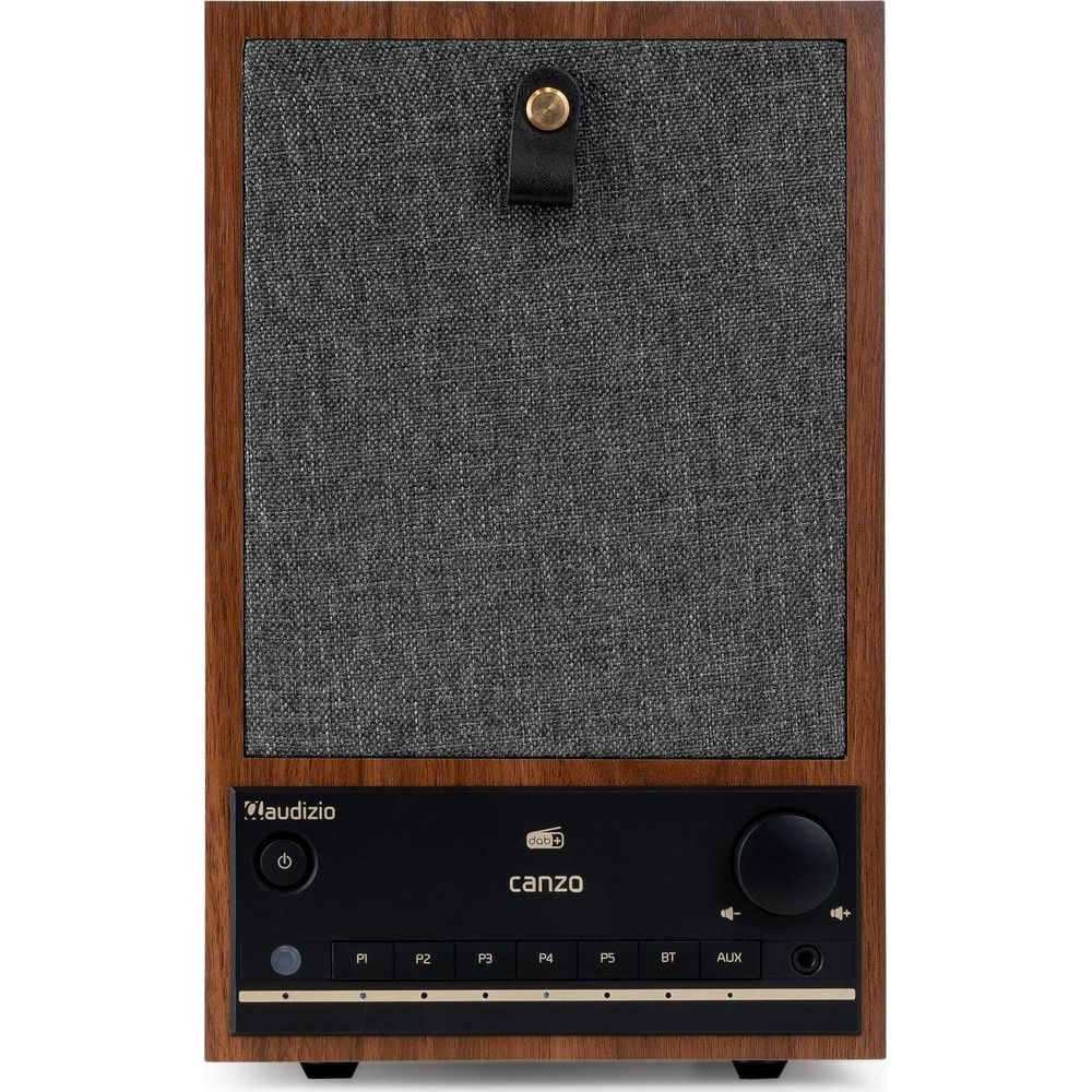 Una radio de madera con cubierta de tela gris y panel de control negro.