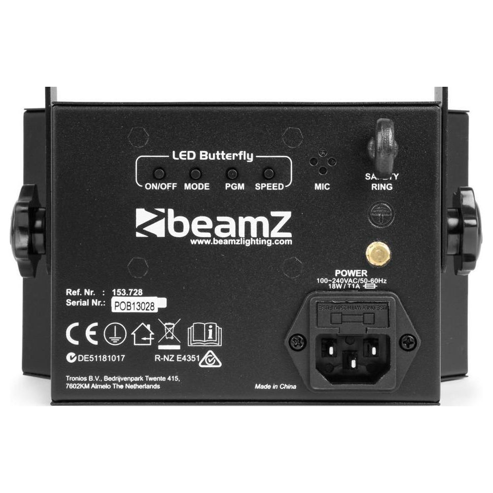 Parte trasera de un dispositivo BeamZ LED Butterfly negro con puertos y etiquetas.