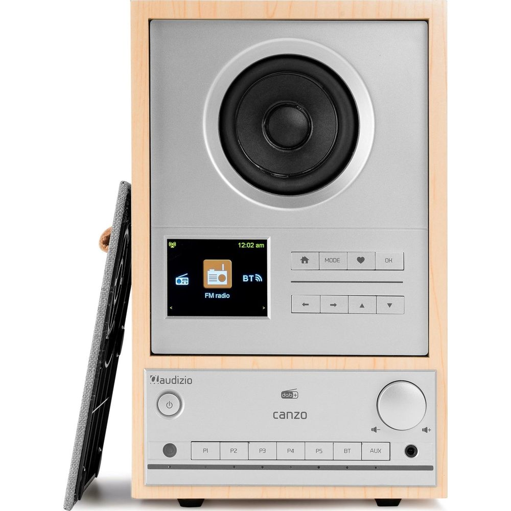 Una radio digital plateada con marco de madera, altavoz y panel de control.