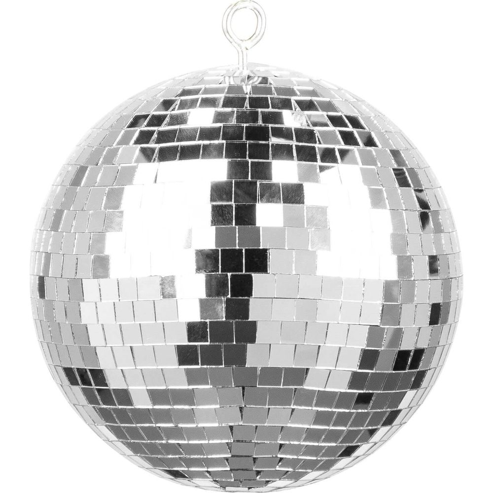 Una bola de discoteca plateada cubierta de pequeños cuadrados de espejo, suspendida por un anillo.