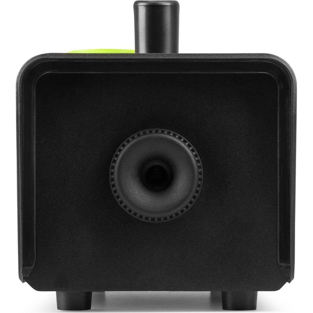 Altavoz negro con elemento circular oscuro y acento verde.