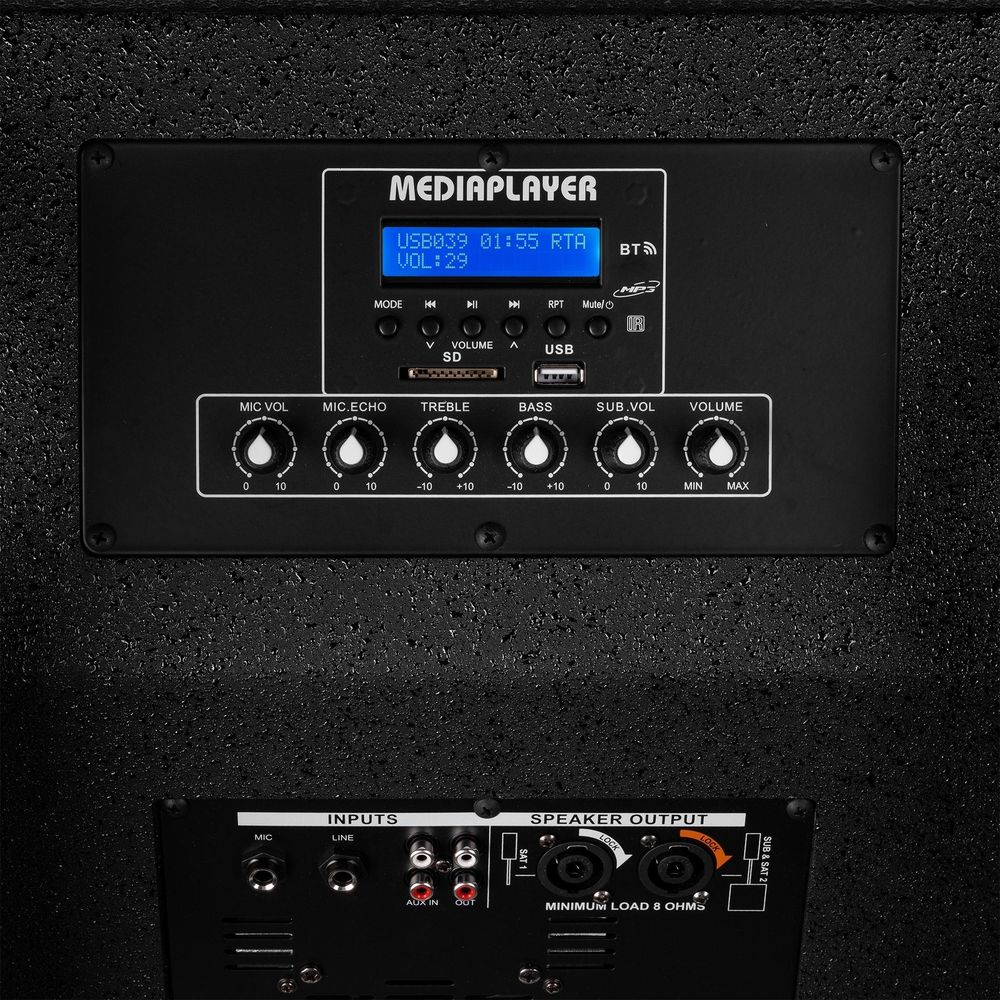 Un panel de control de reproductor multimedia con perillas, botones y pantalla LCD.